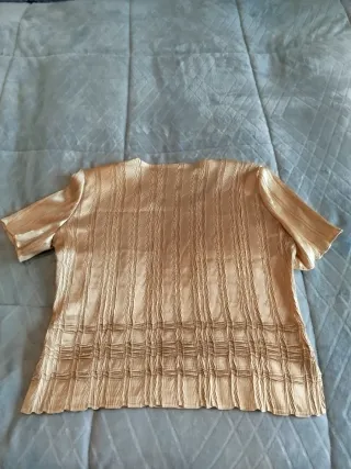 Camiseta manga corta color dorado