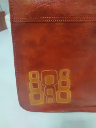 Bolso de piel marrón/rojo