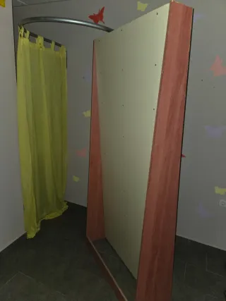 Estantería de madera rígida