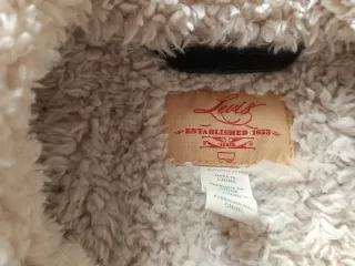 Cazadora pana Levi's negra forro sherpa