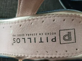 Sandalias tacón medio azul y dorado