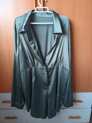 Vestido verde satinado