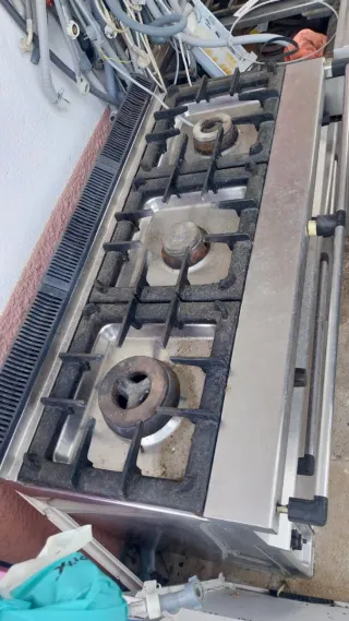 Cocina industrial 3 fuegos y horno