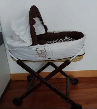 Moisés de mimbre para bebé con soporte