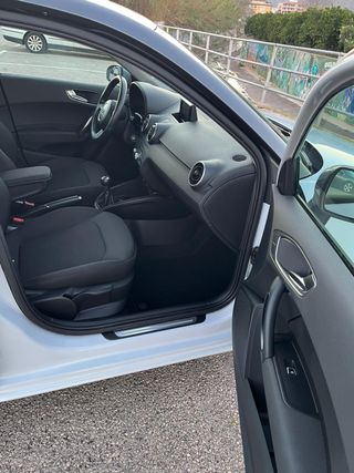 Audi A1 2015. Bitono: Blanco/Antracita