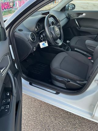 Audi A1 2015. Bitono: Blanco/Antracita