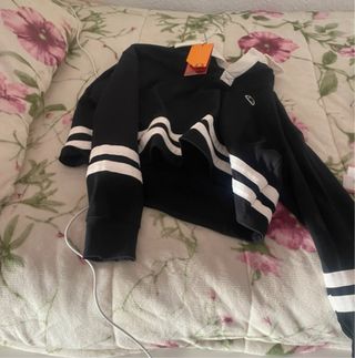 Sudadera Ellesse Negra con Rayas Blancas