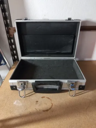 Maleta metálica para herramientas