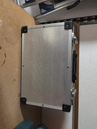 Maleta metálica para herramientas