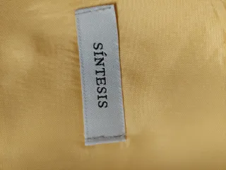 Chaqueta amarillo limón.   con cremalleras.