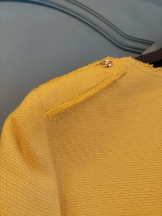 Chaqueta amarillo limón.   con cremalleras.