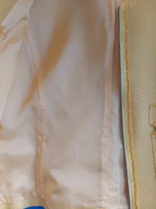 Chaqueta amarillo limón.   con cremalleras.