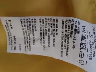 Chaqueta amarillo limón.   con cremalleras.