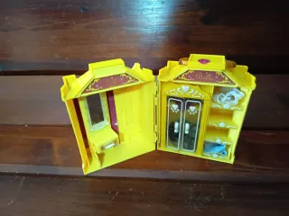 Casa Princesas Disney Amarilla