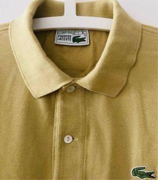 Polo Lacoste Mostaza Piqué