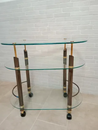 Mesa auxiliar cristal y metal dorada
