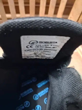 Bota de seguridad marrón y verde