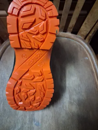 Bota de seguridad marrón y verde