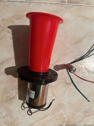 Bocina de coche antigua roja