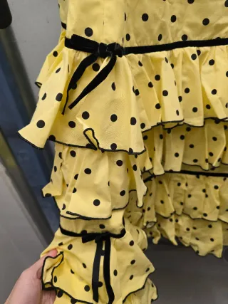 Traje de flamenca amarillo lunares negros