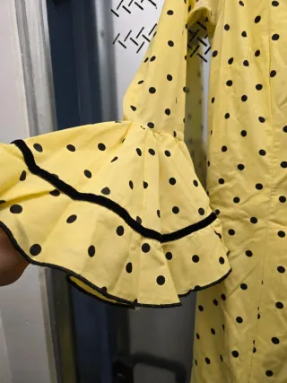 Traje de flamenca amarillo lunares negros
