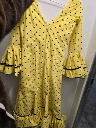 Traje de flamenca amarillo lunares negros