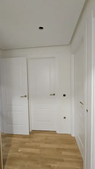 Instalación y montaje de puertas tarima y vinilos