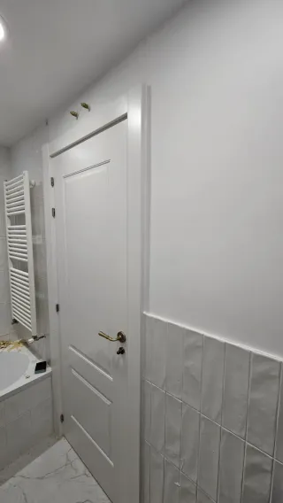 Instalación y montaje de puertas tarima y vinilos