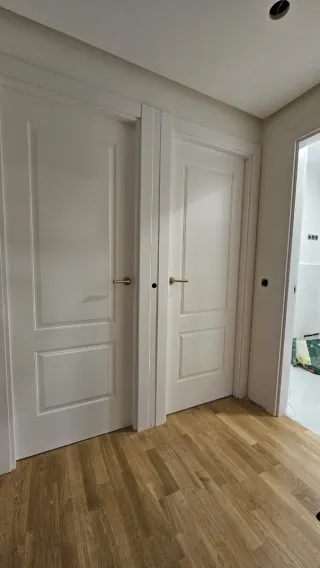 Instalación y montaje de puertas tarima y vinilos