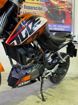 KTM Duke 125 Naranja y Negra