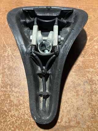 Sillín de bicicleta negro