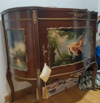 Cómoda estilo Luis XV madera y metal