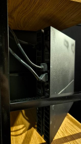 PS4 500GB + Hogwarts Legacy + 2 Controller