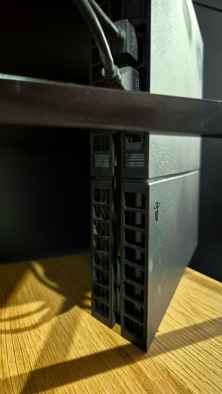 PS4 500GB + Hogwarts Legacy + 2 Controller