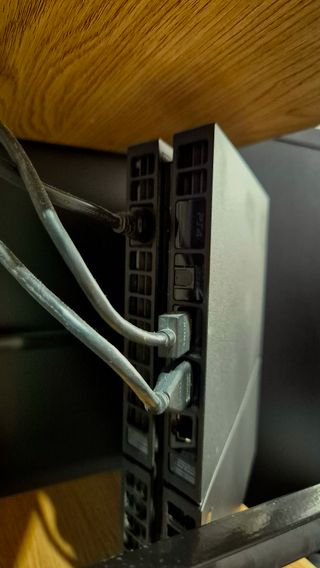 PS4 500GB + Hogwarts Legacy + 2 Controller