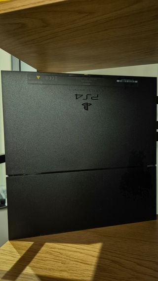 PS4 500GB + Hogwarts Legacy + 2 Controller