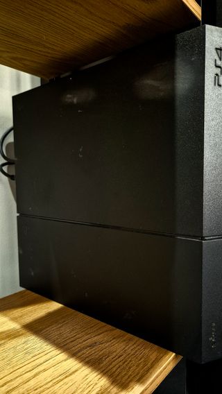 PS4 500GB + Hogwarts Legacy + 2 Controller