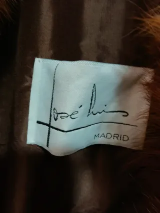 Abrigo de zorro marrón y naranja