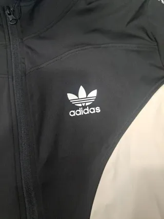 Chaqueta Adidas Yoga Negra y Beige