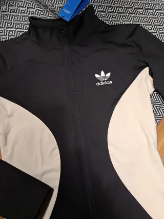 Chaqueta Adidas Yoga Negra y Beige