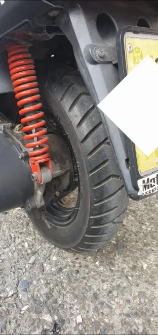 Yamaha 50 CC Scooter blanca