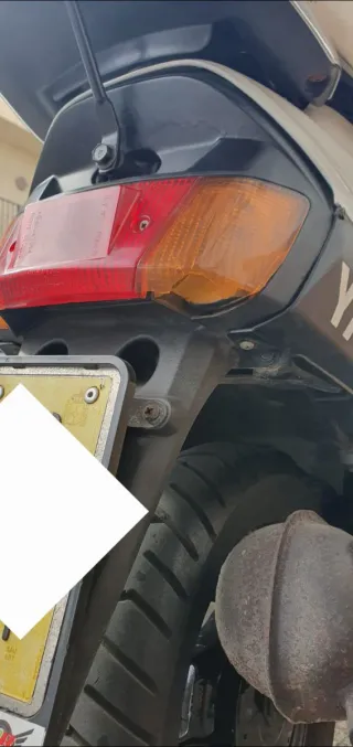 Yamaha 50 CC Scooter blanca