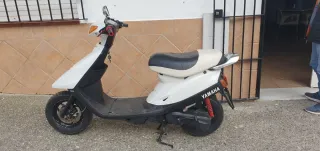 Yamaha 50 CC Scooter blanca
