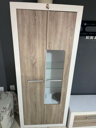Cómoda de madera y metal
