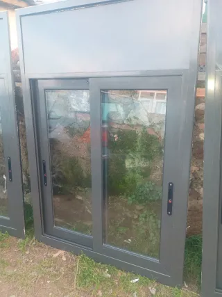 Ventanas aluminio gris oscuro 140 euros unidad