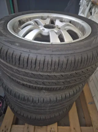 4 Cubiertas con Llantas BMW incluidas