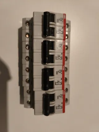 Interruptores magnetotérmicos ABB 10, 16, 20, 25A