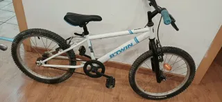 Bicicleta infantil blanca