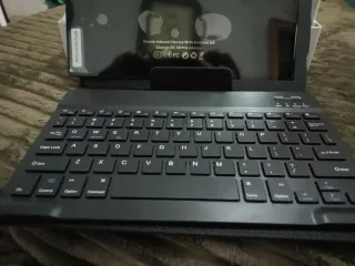 Tablet Android Negra con Teclado