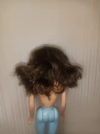 Barbie bambola capelli castani occhi azzurri